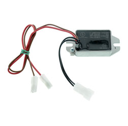 12 Volt-Regler mit Kondensator-Einheit als Ersatz für den einzelnen 12V-Gleichstromregler und Kondensator - keine Ladekontrolle anschließbar!